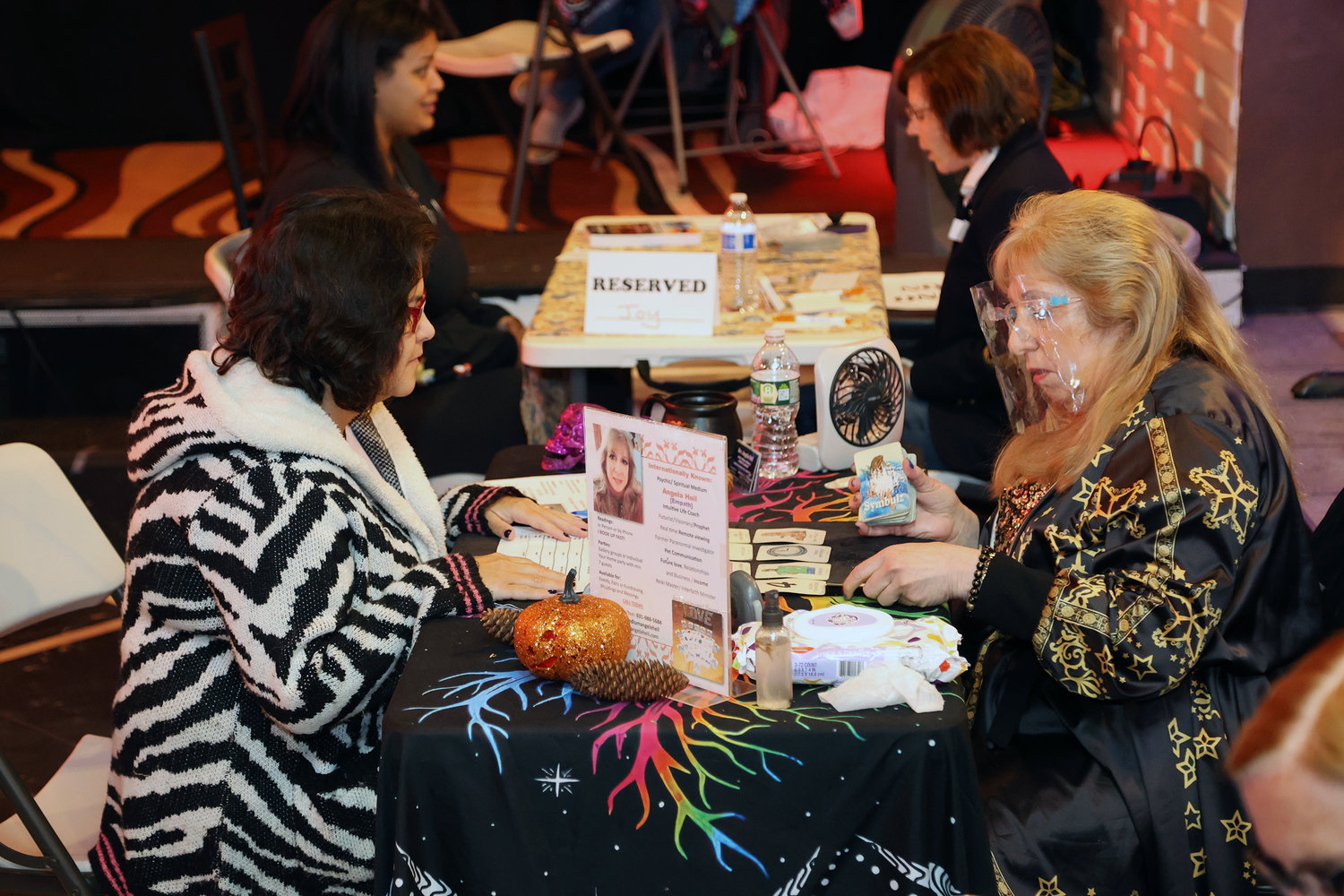 Psychics, mediums and more gather at West Hempstead fair Herald